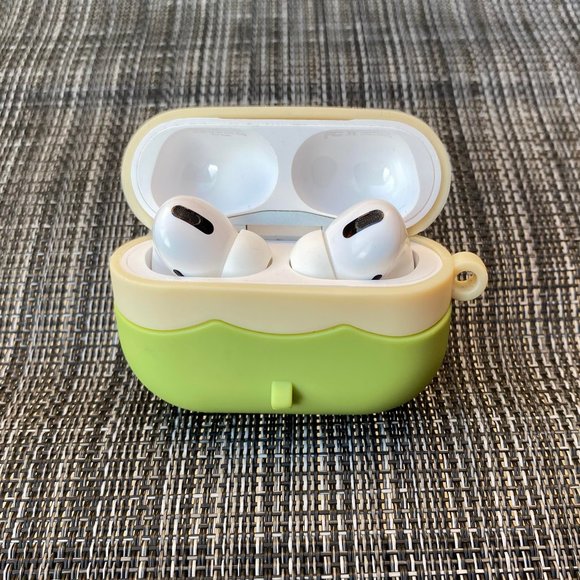 Airpods Pro 1st Gen Silicone Case (Green) - Picture 2 of 4